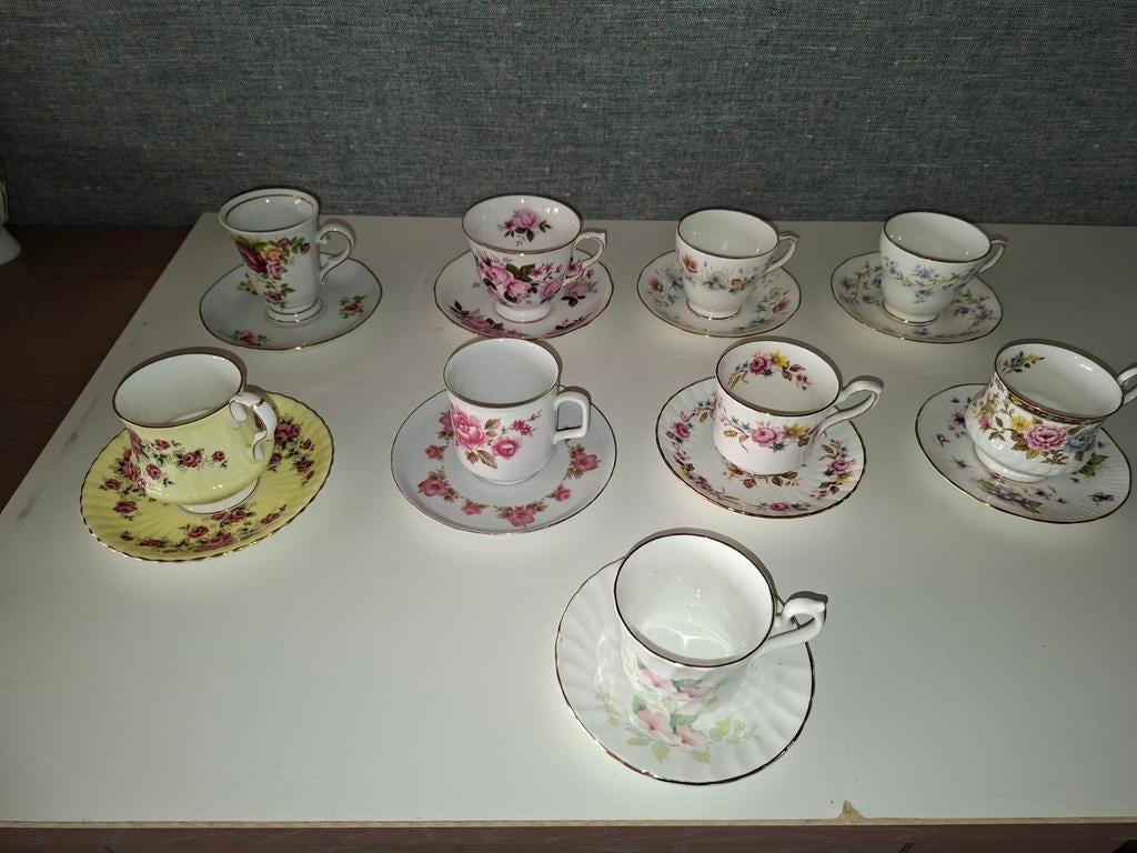 9 Engelse vintage kopjes en schotels, Antiek en Kunst, Ophalen of Verzenden