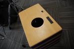 Schlagwerk Cajon op standaard + ingeb. Sennheiser microfoon, Muziek en Instrumenten, Gebruikt, ., Drums of Percussie, Ophalen of Verzenden