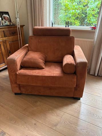 2 Roestkleurige Alcantara Fauteuils beschikbaar voor biedingen