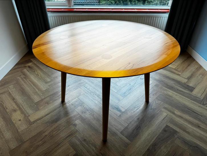 Sav & Okse Olger Ronde Eettafel, Huis en Inrichting, Tafels | Eettafels, Zo goed als nieuw, 100 tot 150 cm, Rond, Ophalen