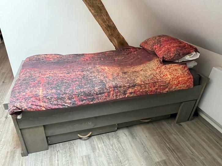 Stoer grijs steigerhouten tienerbed, Huis en Inrichting, Slaapkamer | Bedden, Gebruikt, Eenpersoons, 90 cm, 200 cm, Steigerhout