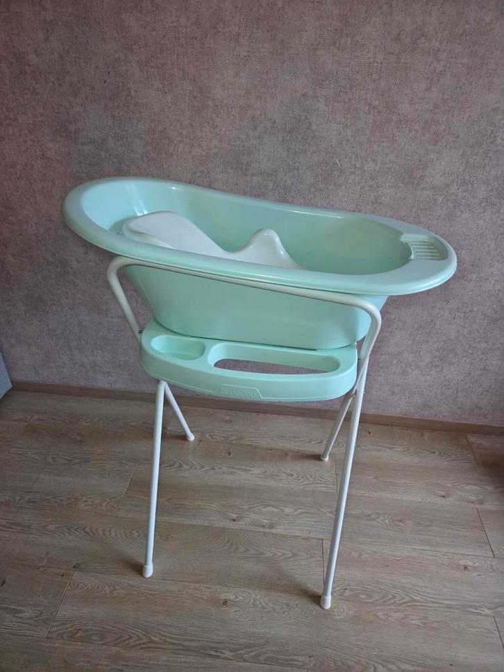 Babybadje met standaard en badinzet, Kinderen en Baby's, Badjes en Verzorging, Zo goed als nieuw, Badje, Overige merken, Standaard