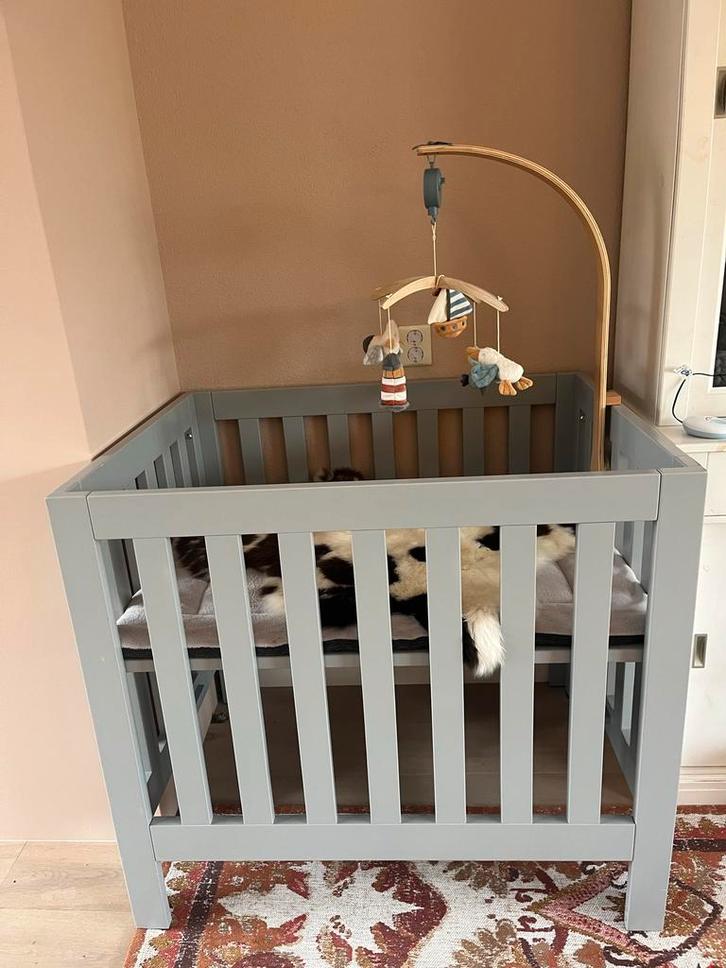 Box baby Bopita grijs (incl boxkleed en tas), Kinderen en Baby's, Boxen, Zo goed als nieuw, Rechthoekig, In hoogte verstelbaar