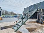 Stalen trap met bordes groen. Hoog 2,75 mtr. Nob071, Doe-het-zelf en Verbouw, Ladders en Trappen, Ophalen, Zo goed als nieuw