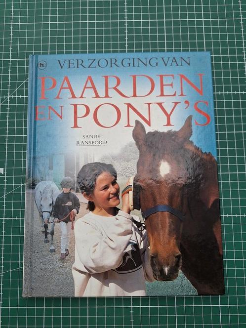 Verzorging van paarden en pony's , boek, Dieren en Toebehoren, Paarden en Pony's | Verzorgingsproducten, Gebruikt, Ophalen of Verzenden