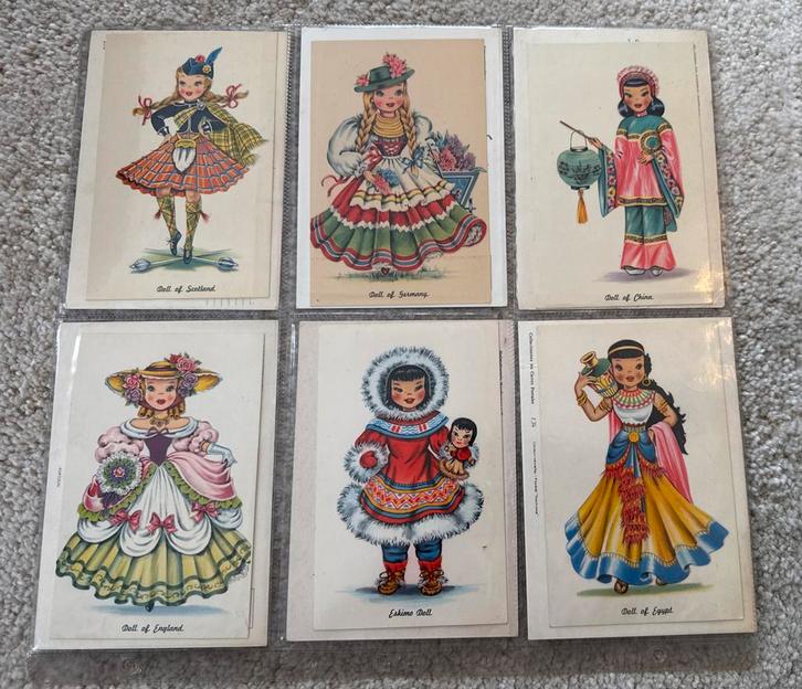 Vintage Poppen Postkaarten Set - Diverse Landen, Doll of, Verzamelen, Ansichtkaarten | Buitenland, Ongelopen, Overig Europa, 1940 tot 1960