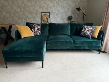 Donkergroene Velvet Bank beschikbaar voor biedingen