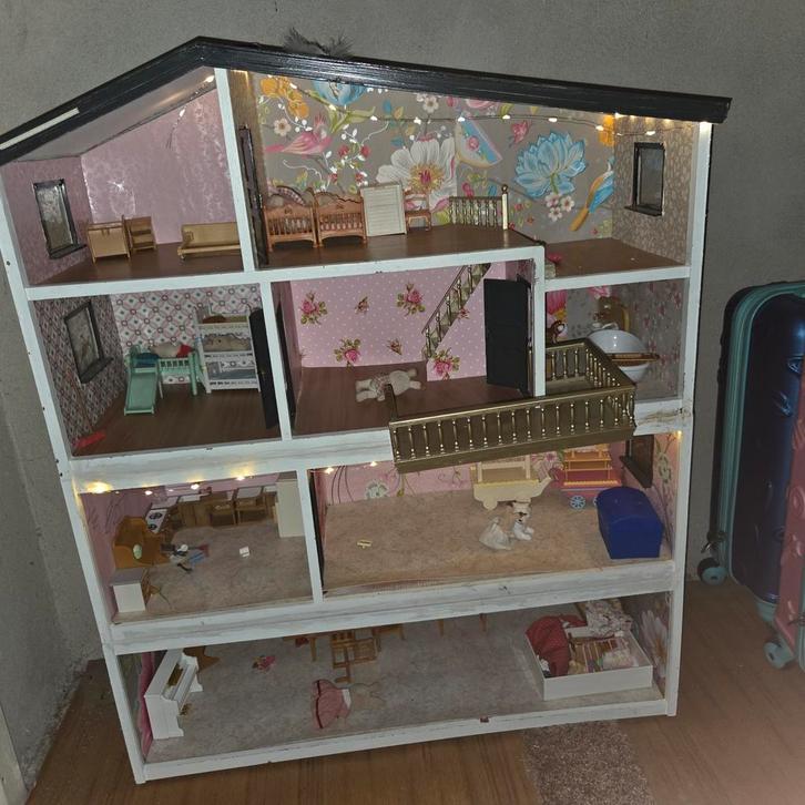 Groot poppenhuis, zelfgemaakt, Kinderen en Baby's, Speelgoed | Poppenhuizen, Gebruikt, Poppenhuis, Ophalen of Verzenden