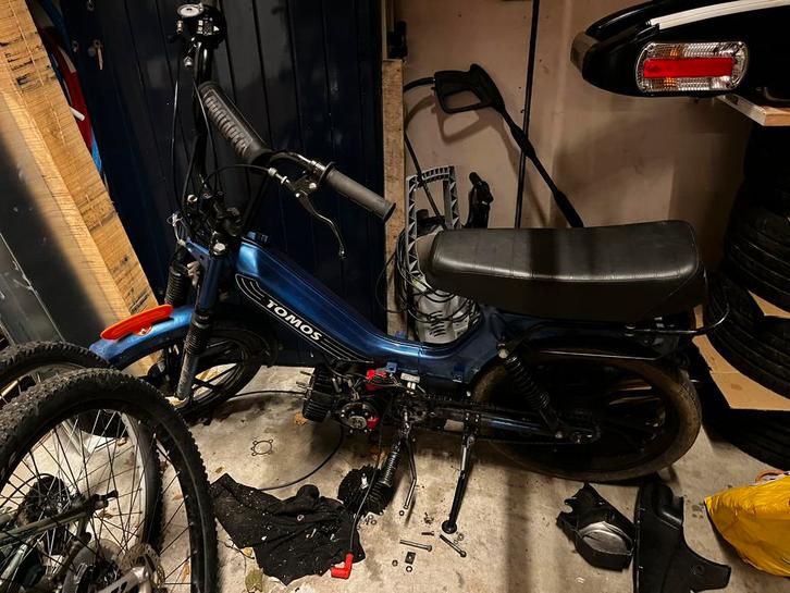Tomos in onderdelen, Fietsen en Brommers, Brommers | Tomos, Zo goed als nieuw, Standard, Ophalen