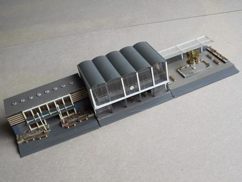 Herpa - Vintage - Modern Station - schaal N, Hobby en Vrije tijd, Modeltreinen | N-Spoor, Gebruikt, Brug, Tunnel of Gebouw, Gelijkstroom of Wisselstroom