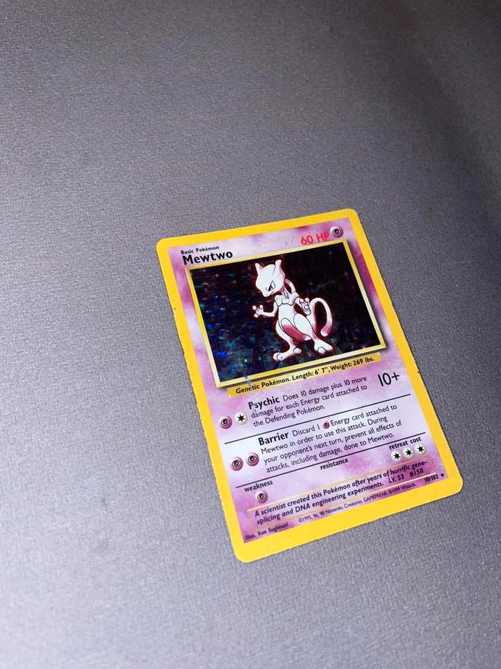 Pokemon Mewtwo base set played 10/102, Hobby en Vrije tijd, Verzamelkaartspellen | Pokémon, Zo goed als nieuw, Ophalen of Verzenden