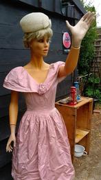 Vintage paspop dame met blonde pruik en stalen voet, Hobby en Vrije tijd, Naaien en Fournituren, Ophalen, Gebruikt, Paspop