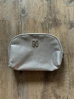 Super leuk zilverkleurig make-up tasje van Nikkie Beauty, ZG, Ophalen of Verzenden, Zo goed als nieuw, Grijs, Dame