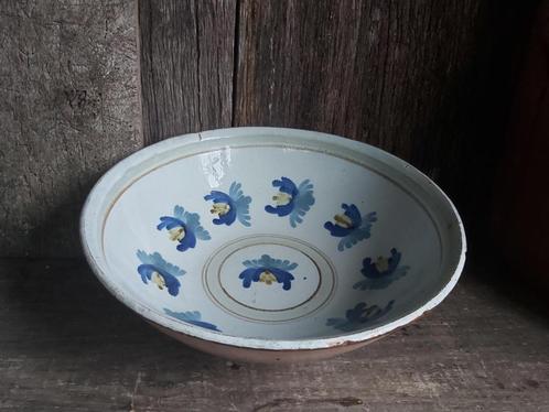 Prachtige antieke aardewerken diepe schaal florale decor, Antiek en Kunst, Antiek | Keramiek en Aardewerk, Verzenden