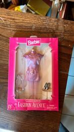Twee Barbiebkledingsets - jaren 90, Verzamelen, Ophalen of Verzenden, Zo goed als nieuw