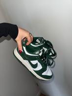 Donkergroene Nike Sneakers, Kleding | Dames, Schoenen, Ophalen of Verzenden, Gedragen, Groen, Sneakers of Gympen