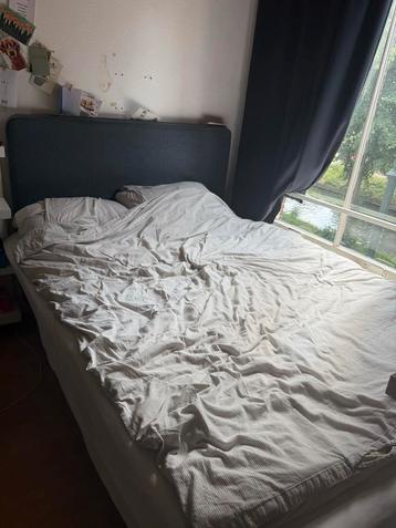2-persoons boxspring bed 140x200 beschikbaar voor biedingen