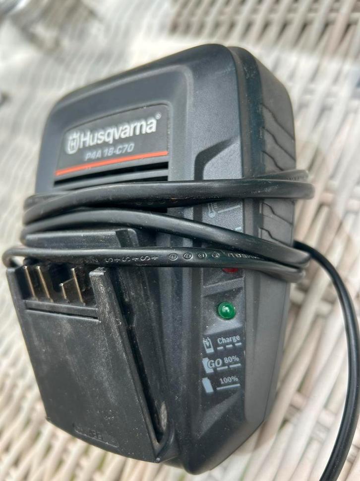 Husqvarna P4A 18-C70 Acculader, Doe-het-zelf en Verbouw, Gereedschap | Machine-onderdelen en Toebehoren, Zo goed als nieuw, Ophalen of Verzenden