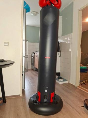 Bokspaal opblaasbaar + watertank en bokshandschoenen beschikbaar voor biedingen