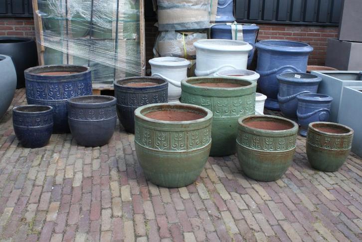 Geglazuurde ronde bloempotten blauw groen sierlijke rand, Tuin en Terras, Bloempotten, Nieuw, Aardewerk, Balkon, Tuin, Minder dan 40 cm