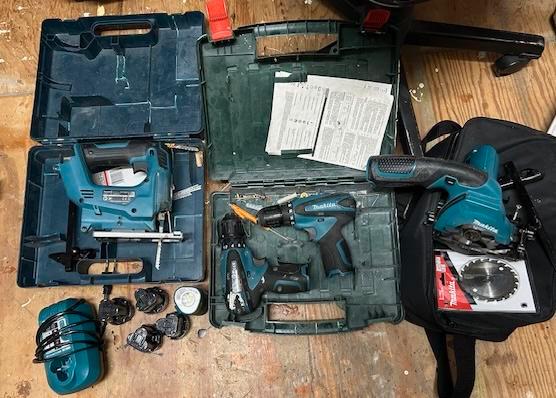 Makita 9,6V Accu Gereedschap Set, Doe-het-zelf en Verbouw, Gereedschap | Boormachines, Gebruikt, Boor- en Schroefmachine, Minder dan 400 watt