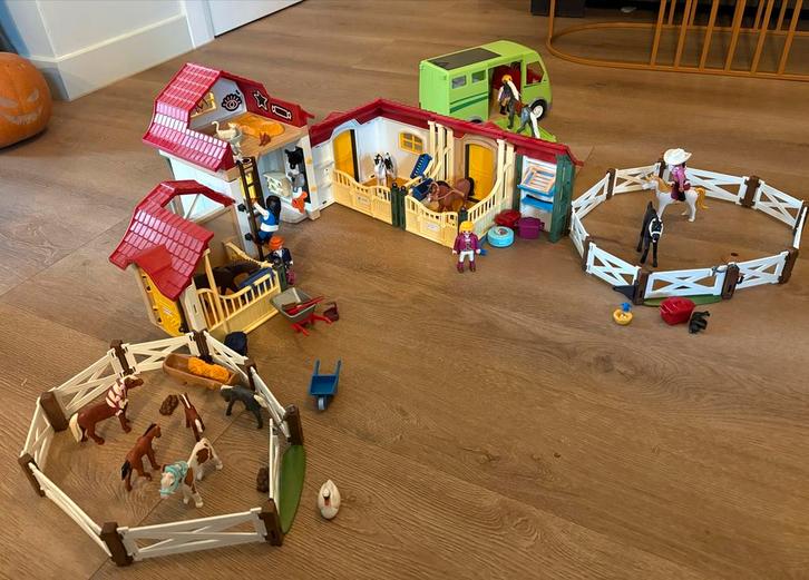 Playmobil Manege met Paardentrailer & Accessoires, Kinderen en Baby's, Speelgoed | Playmobil, Gebruikt, Complete set, Ophalen of Verzenden