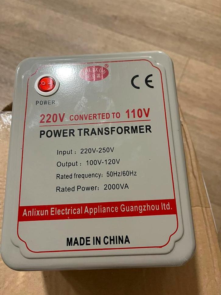 Spanningsomvormer 220V naar 110V - 2000VA - Nieuw, Audio, Tv en Foto, Converters, Nieuw, Ophalen of Verzenden