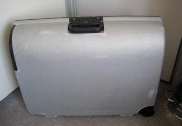 GROTE ZILVERGRIJZE CARLTON KOFFER ,HARD CASE ALS NIEUW  beschikbaar voor biedingen