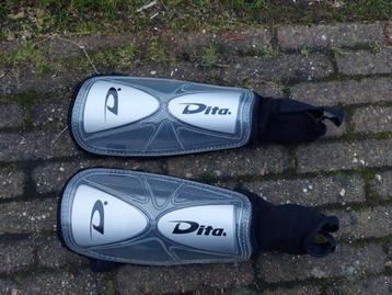 Scheenbeschermers *Dita* beschikbaar voor biedingen