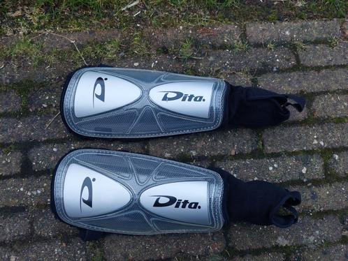 Scheenbeschermers *Dita*, Sport en Fitness, Voetbal, Zo goed als nieuw, Overige typen, Maat L, Ophalen of Verzenden