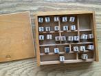 Houten kistje met letterstempels, Hobby en Vrije tijd, Stempelen, Ophalen of Verzenden, Zo goed als nieuw, Houten stempel