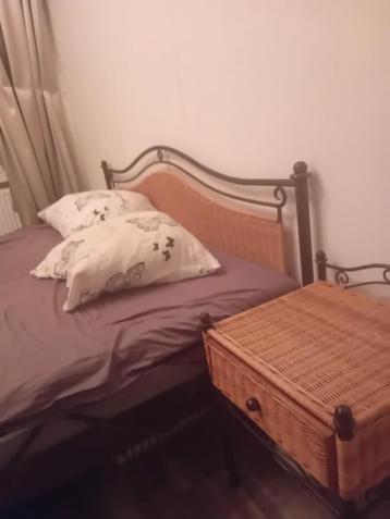 Tweepersoonsbed 180x200 beschikbaar voor biedingen