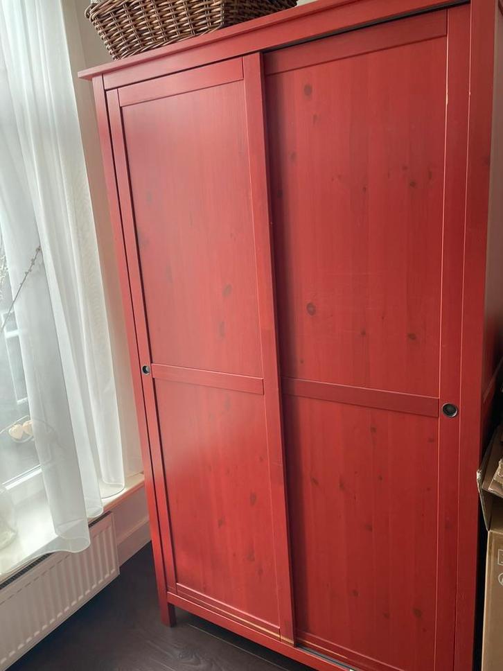 Rode houten kast IKEA, Huis en Inrichting, Kasten | Stellingkasten, Gebruikt, Ophalen