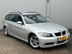 Grijze BMW 3-Serie 318i E90 Touring 143PK / NieuweAPK, Zwart, Origineel Nederlands, Handgeschakeld, 1405 kg
