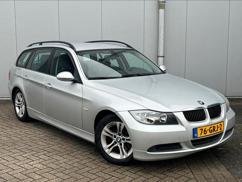 Grijze BMW 3-Serie 318i E90 Touring 143PK / NieuweAPK, Auto's, BMW, Bedrijf, 3-Serie, ABS, Adaptieve lichten, Adaptive Cruise Control
