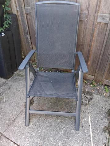 Tuinstoelen met kussens beschikbaar voor biedingen