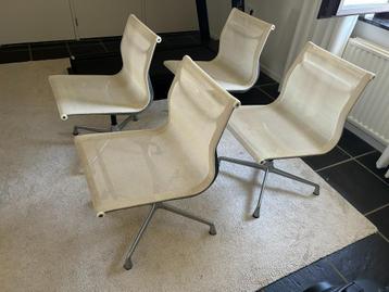 Vitra Eames Aluminium Chair EA 106 (set van 4) Wit Netweave beschikbaar voor biedingen