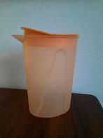 Tupperware 1.0 liter schenkkan kan sapkan waterkan koelkast, Ophalen of Verzenden, Zo goed als nieuw, Oranje, Beker of Kan