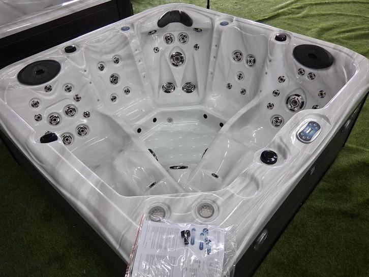 Nieuwe balboa jacuzzi 2 ligplaatsen 5 pers DIRECT LEVERBAAR, Tuin en Terras, Zwembad-toebehoren, Nieuw, Ophalen of Verzenden