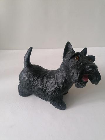 vintage kunststof hondje in goede staat 34x28 cm beschikbaar voor biedingen