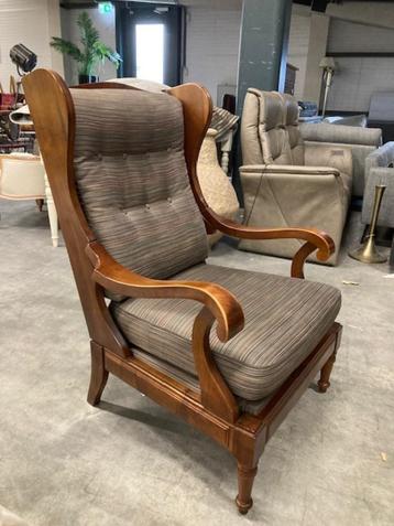 oorfauteuil vintage brocante hout met stof taupe beschikbaar voor biedingen