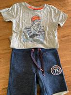 Tumble ‘n Dry T-shirt grijs / H&M short d. Blauw mt 104, Tumble 'n Dry, Verzenden, Zo goed als nieuw, Setje