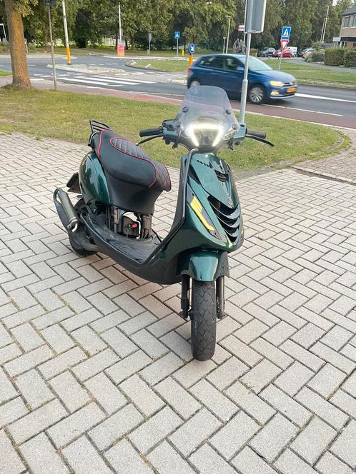 Piaggio zip 70cc 2t (2005) netjes!, Fietsen en Brommers, Scooters | Piaggio, Zo goed als nieuw, Zip, Tweetakt, Ophalen