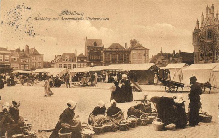 Middelburg, Marktdag met Arnemuidsche Vischvrouwen - gelopen, Verzamelen, Ansichtkaarten | Nederland, Gelopen, Zeeland, Voor 1920