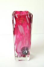 Glazen vaas roze wit bal zwart wit onderin Bohemen 3585-g, Ophalen of Verzenden