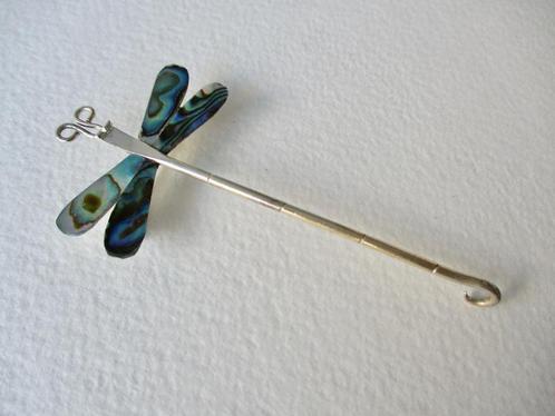 Zilverkleurige LIBELLE Broche lang model met paarlemoer erop, Sieraden, Tassen en Uiterlijk, Broches, Zo goed als nieuw, Overige materialen