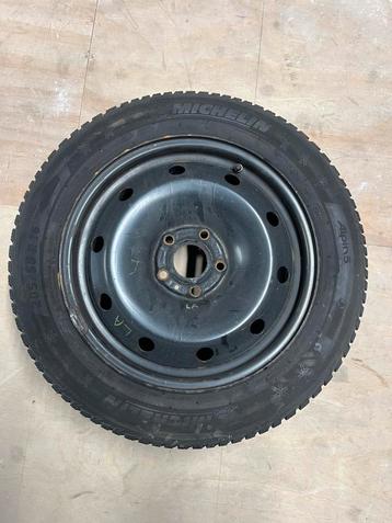 Winterbanden met stalen velg. 205/55/16 steek 5x108 beschikbaar voor biedingen