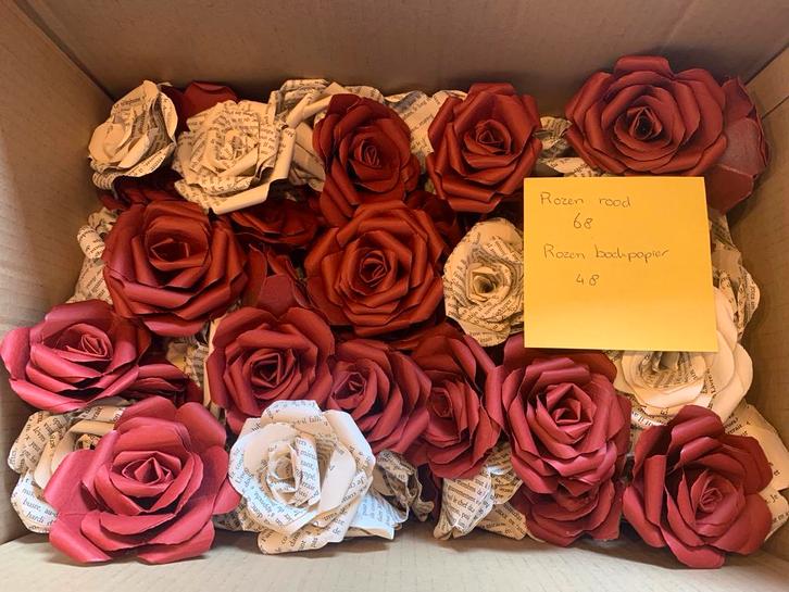 Papieren Rozen bruiloft Decoratie, Huis en Inrichting, Woonaccessoires | Kunstplanten en Kunstbloemen, Zo goed als nieuw, Binnen