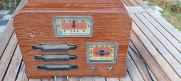 Vintage Houten Radio met Klok beschikbaar voor biedingen