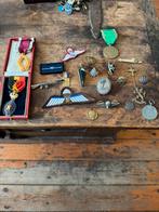 Verzameling oude speldjes, pins ,patches en medailles, Ophalen of Verzenden
